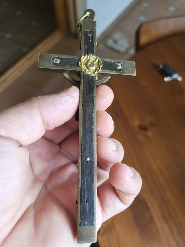 Crucifijo antiguo del Gólgota, antigüedad de 1880