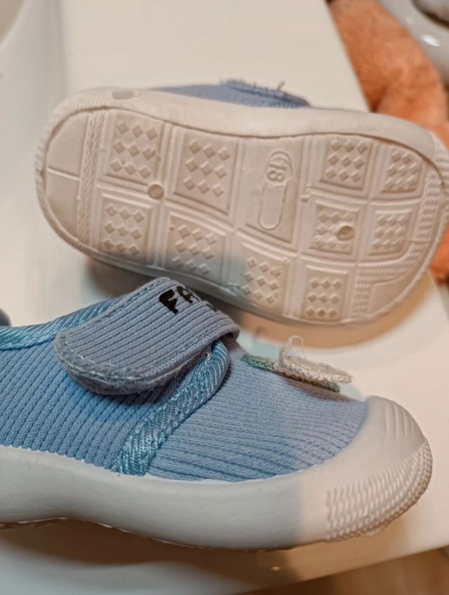 Zapatilla azul primeros pasos número 18