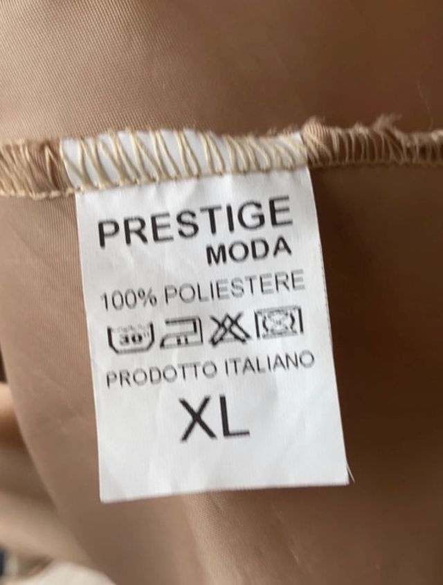 Abito elegante con coprispalle