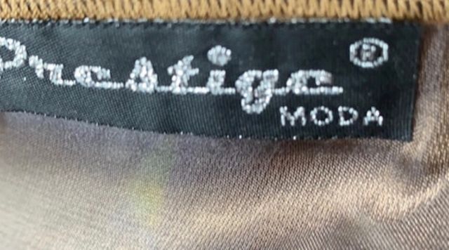 Abito elegante con coprispalle