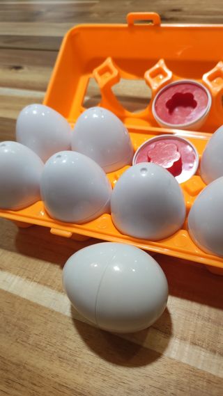 Huevos encajables juguete