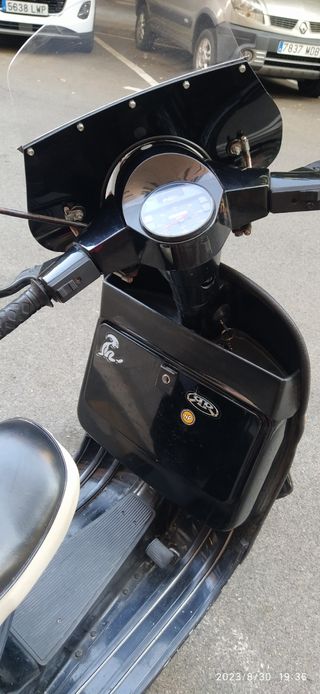 Vespa 200 cc (está en Murcia)