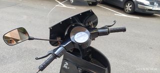 Vespa 200 cc (está en Murcia)