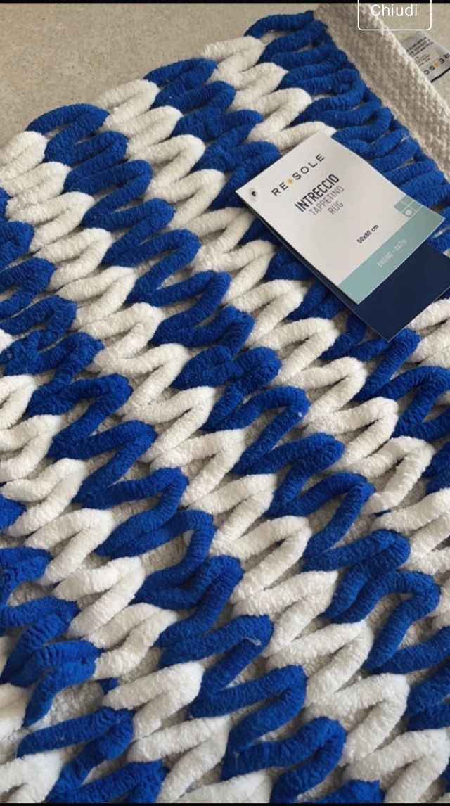 tappetino blu e bianco