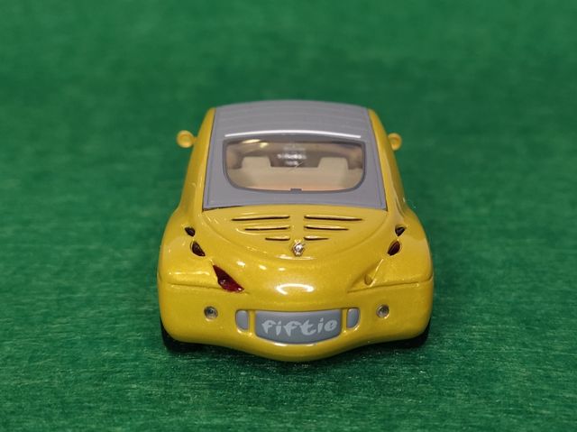 Miniatura coche Renault Fiftie (escala 1:43).