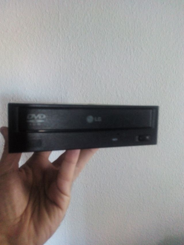 Lectura DVD LG  para pc en negro 7€ 