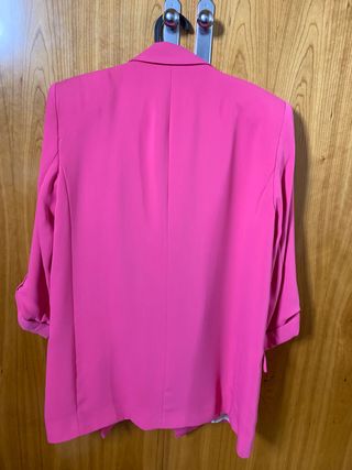 Blazer fucsia manga remangada Zara