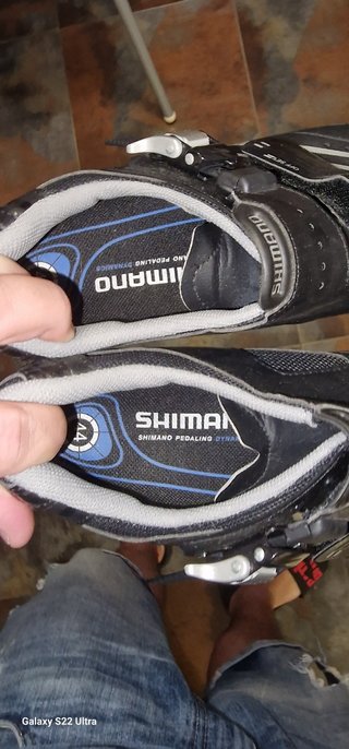 Zapatillas ciclismo.Talla 44 con calas incluidas