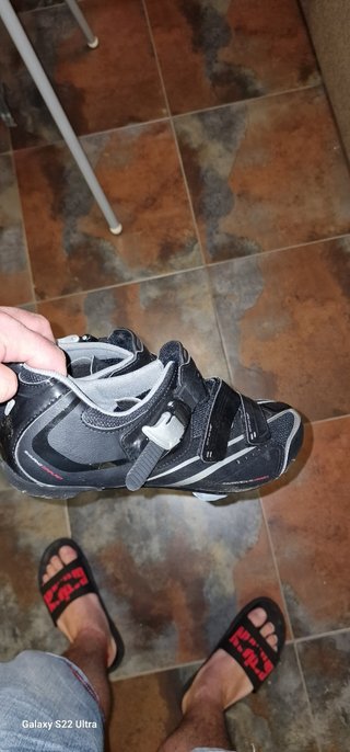 Zapatillas ciclismo.Talla 44 con calas incluidas