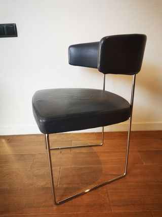 Quedan  4Sillas. Andreu world. Modelo Tauro. Unida