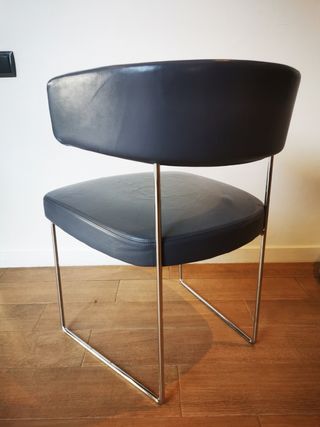 Quedan  4Sillas. Andreu world. Modelo Tauro. Unida