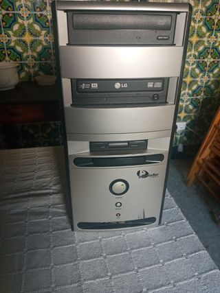 OFERTÓN Torre ordenador PC + pantalla LG
10 € !!!!