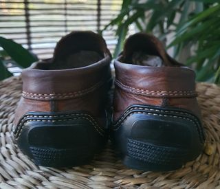 Mocassins castanhos em couro.  Tod's.