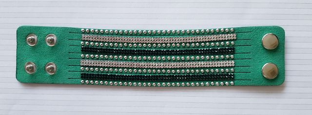Bracciale in pelle/strass verde prato