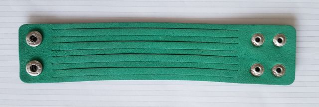 Bracciale in pelle/strass verde prato