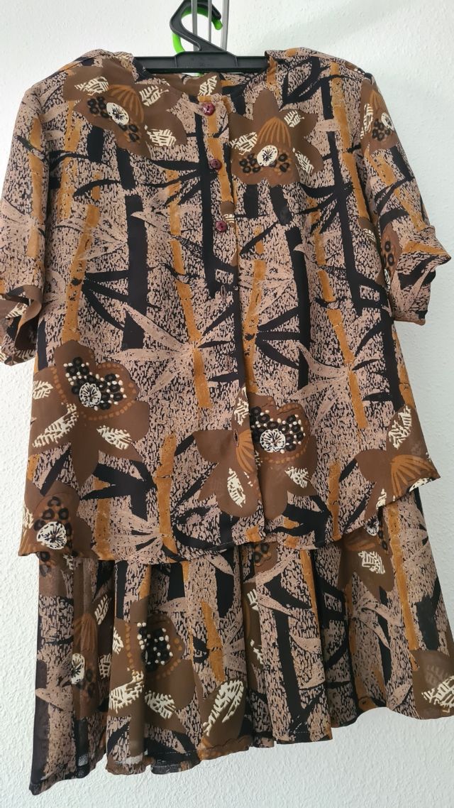 Traje: Falda y blusa