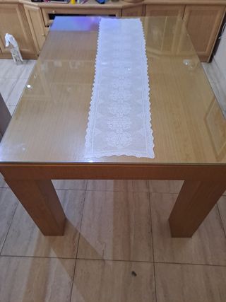 Mesa de salón 130 x 90 cerrada.Abierta 2,25 x 90