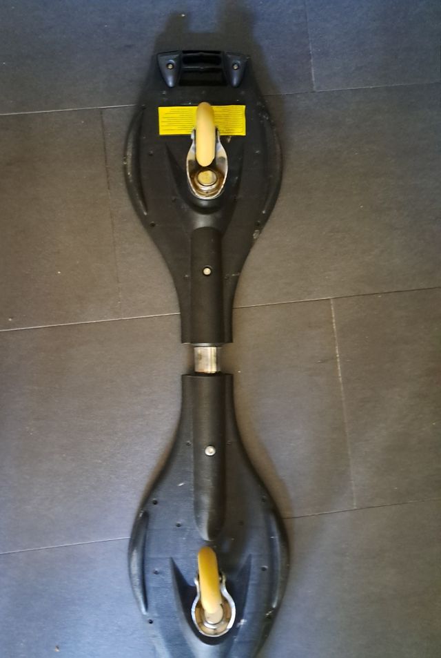 Patinete que se mueve con las caderas