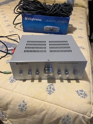 Conjunto de Altavoces y amplificador