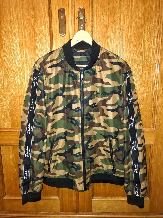 Chaqueta bomber camuflaje River Island