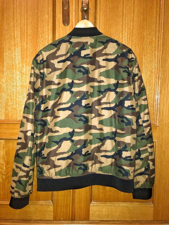 Chaqueta bomber camuflaje River Island