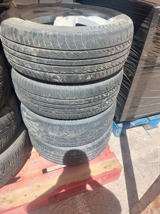 Llantas con neumáticos