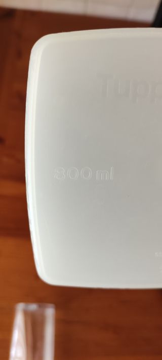 Due contenitori Tupperware pe frizzer