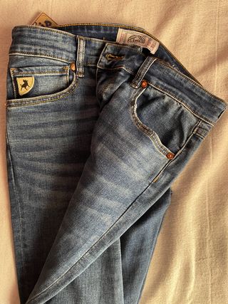 Vaqueros LOIS talla 32 de hombre. SIN ESTRENAR
