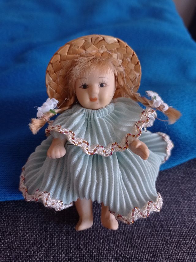 Muñeca articulada de hilo