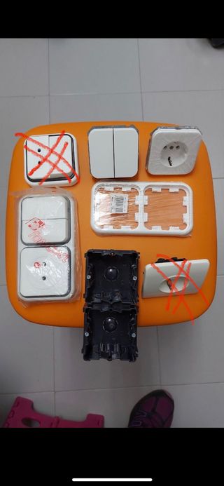 Enchufes con interruptores dobles blancos