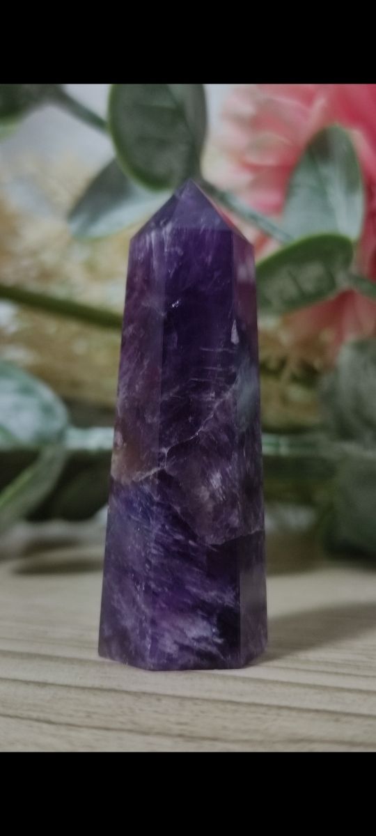 Minerales piedras naturales punta amatista jugoso