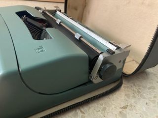 Máquina de escribir vintage Olivetti Lettera 32