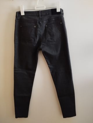 Pantalón efecto cuero