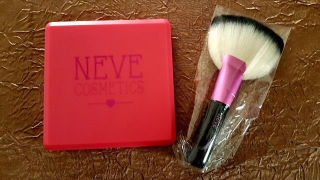 Palette e pennello Neve Cosmetics