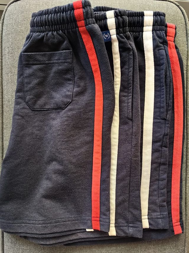 Uniforme escolar:  pantalón corto