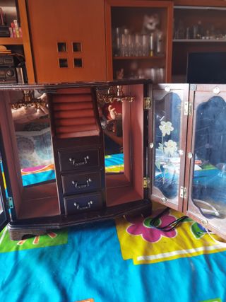 Armario joyero antiguo