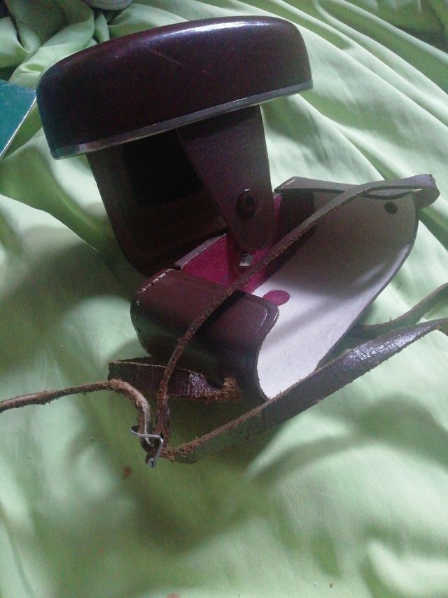 Cámara de fotos antigua / Funda Dacora