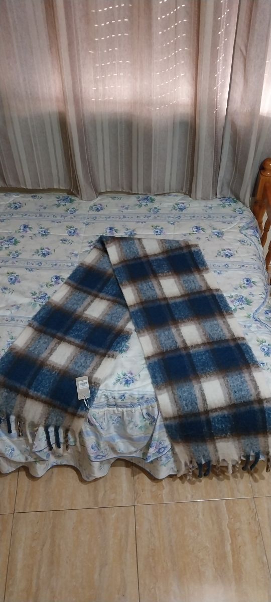 Manta y gorras en 30€