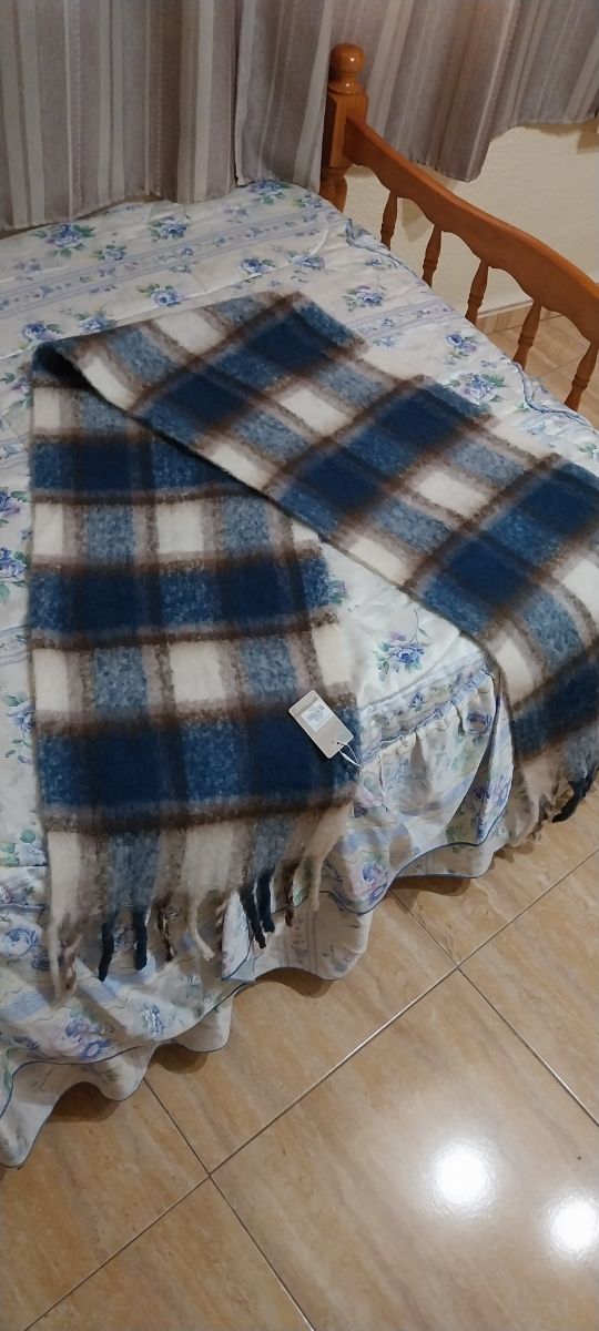 Manta y gorras en 30€