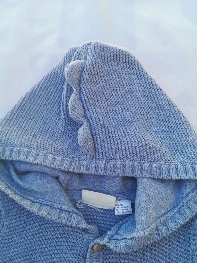 Chaqueta de lana gris con capucha talla 12-24m