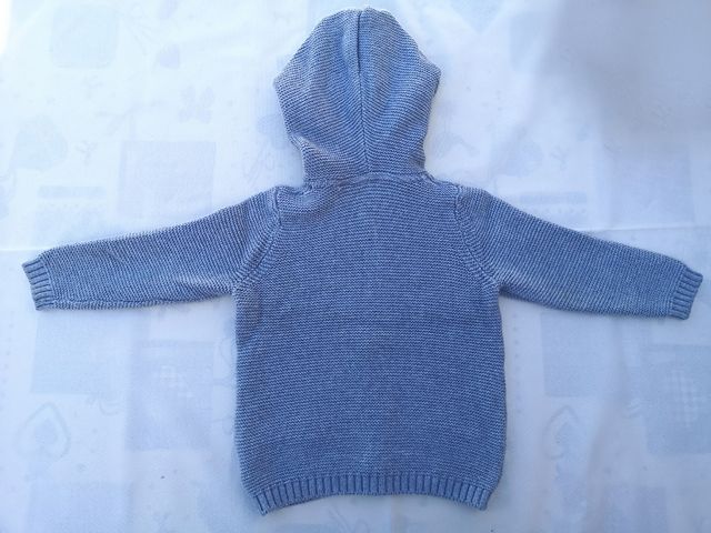 Chaqueta de lana gris con capucha talla 12-24m
