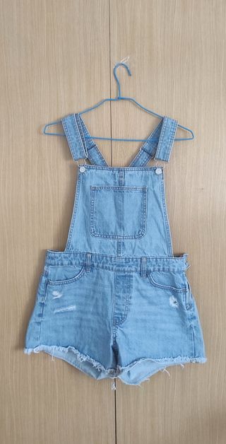 Peto vaquero corto, Bershka