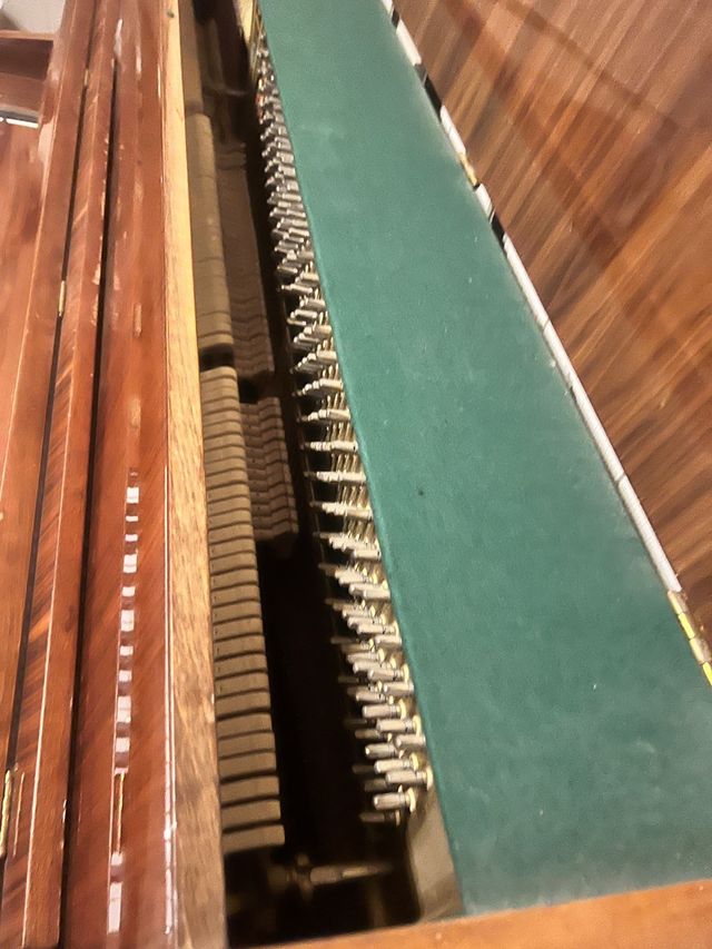 Piano acustico Cherny