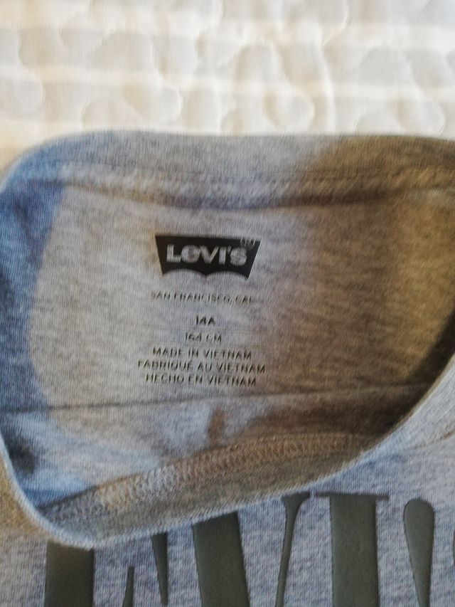 Tres Camisetas Levi's y Gap sin estrenar