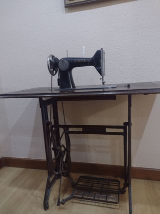 Maquina de coser alfa . Funciona