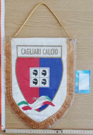 Gagliardetto Cagliari ne ho di molti club,banderín