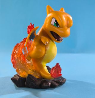 CHARIZARD FIGURA DE COLECCIÓN POKÉMON