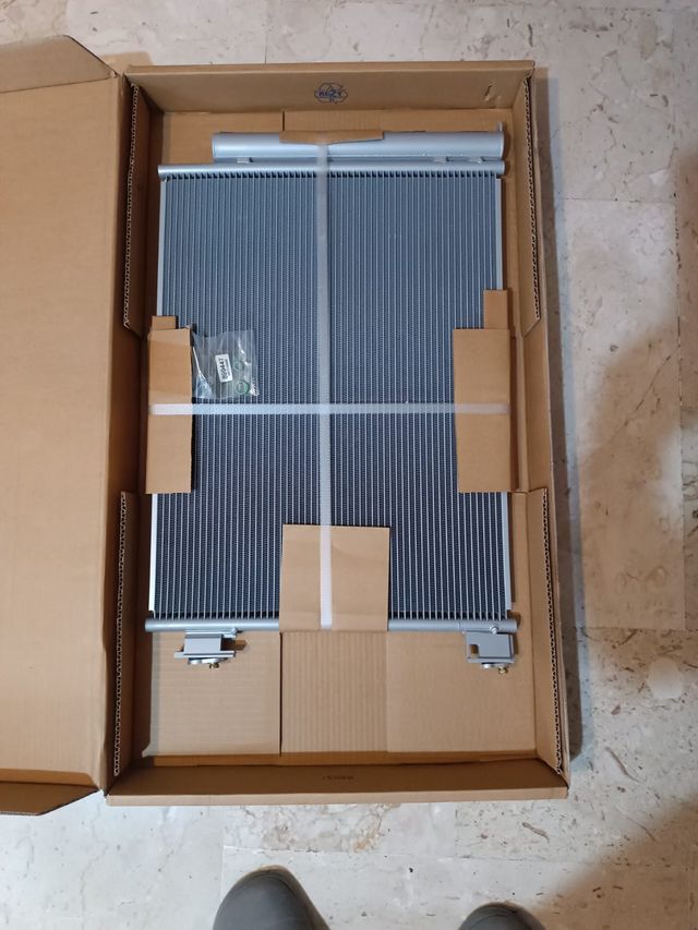 Condensatore climatizzatore auto con essiccatore