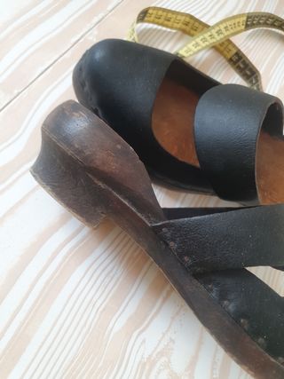 Zuecos antiguos madera