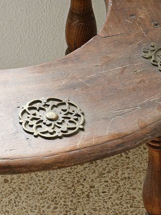 Mesa antigua madera y bronce